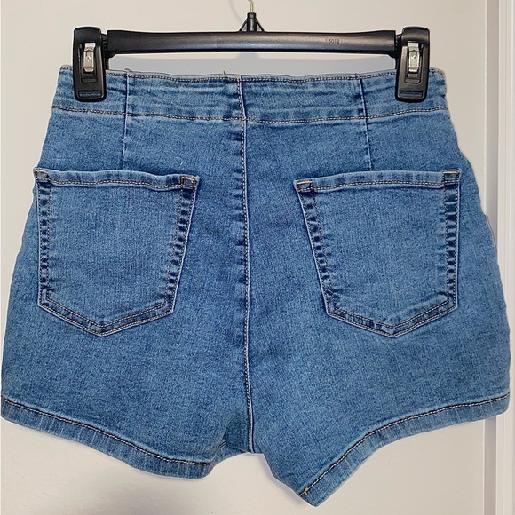 ᴡɪʟᴅ ꜰᴀʙʟᴇ ʙʟᴜᴇ ᴊᴇᴀɴ ꜱʜᴏʀᴛꜱ - Picture 4 of 4